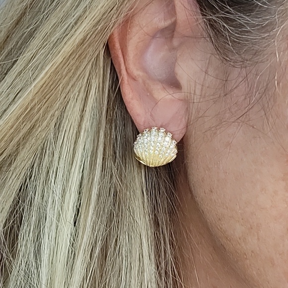 CLAMSHELL SCALLOP ZIRCON SPARKLE HUGGIES - Picture 2 of 7